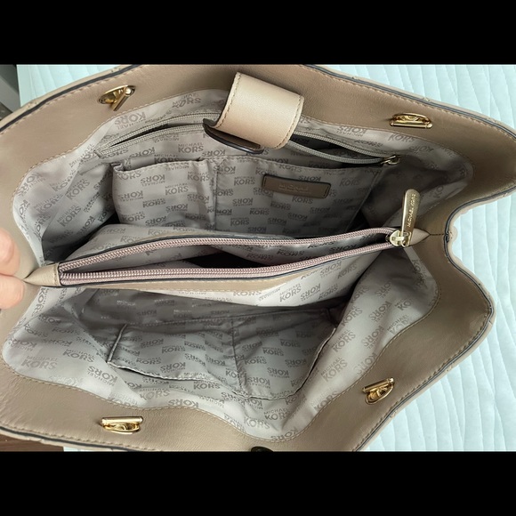 Michael Kors Susannah Large Quilted Tote/Bag Khaki - Picture 4 of 8